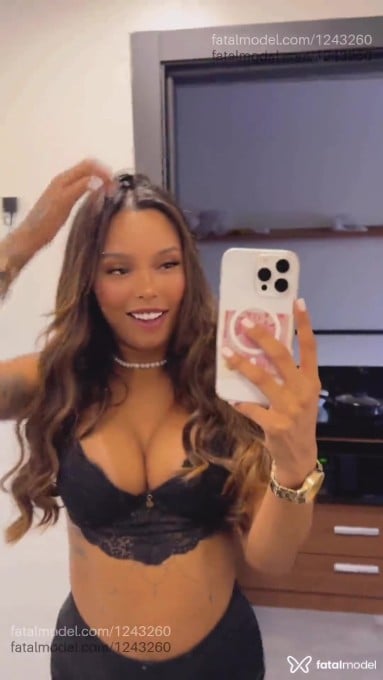 Acompanhante mulher com cabelo castanho de olhos castanhos em Santa Cruz do Sul - MANU MELLO