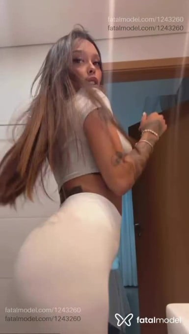 Acompanhante mulher com cabelo castanho de olhos castanhos em Santa Cruz do Sul - MANU MELLO