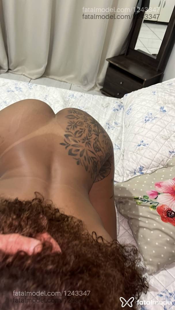 Acompanhante mulher com cabelo castanho de olhos castanhos - Ayla Santorini