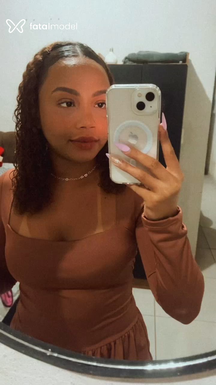 Acompanhante mulher com cabelo castanho de olhos castanhos - Ayla Santorini Acompanhante mulher com cabelo castanho de olhos castanhos - Ayla Santorini