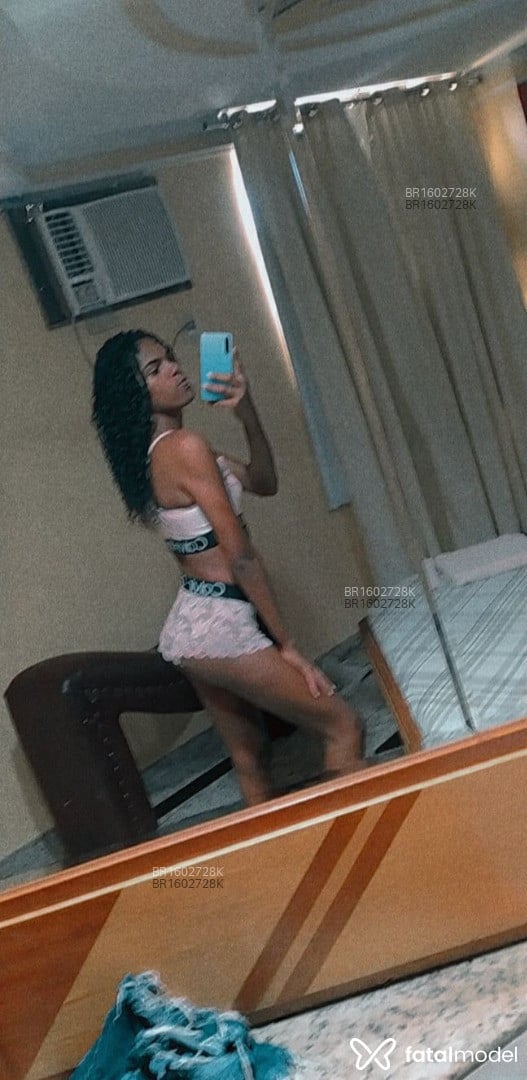 Acompanhante mulher trans morena (o) de olhos castanhos em Mesquita - Hanna kellyn