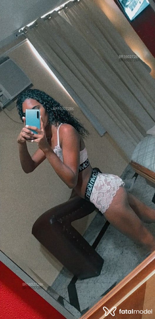 Acompanhante mulher trans morena (o) de olhos castanhos em Mesquita - Hanna kellyn