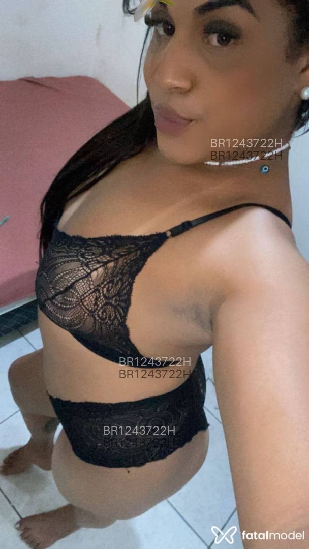 Acompanhante mulher trans com cabelo castanho de olhos castanhos em Alagoinhas - Mel