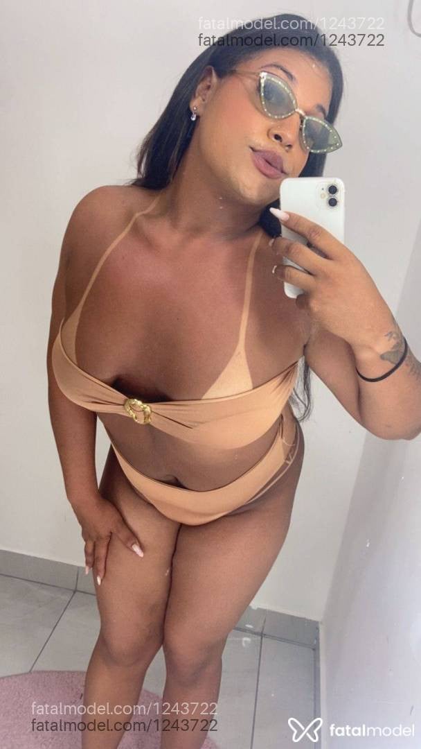 Acompanhante mulher trans com cabelo castanho de olhos castanhos em Alagoinhas - Mel