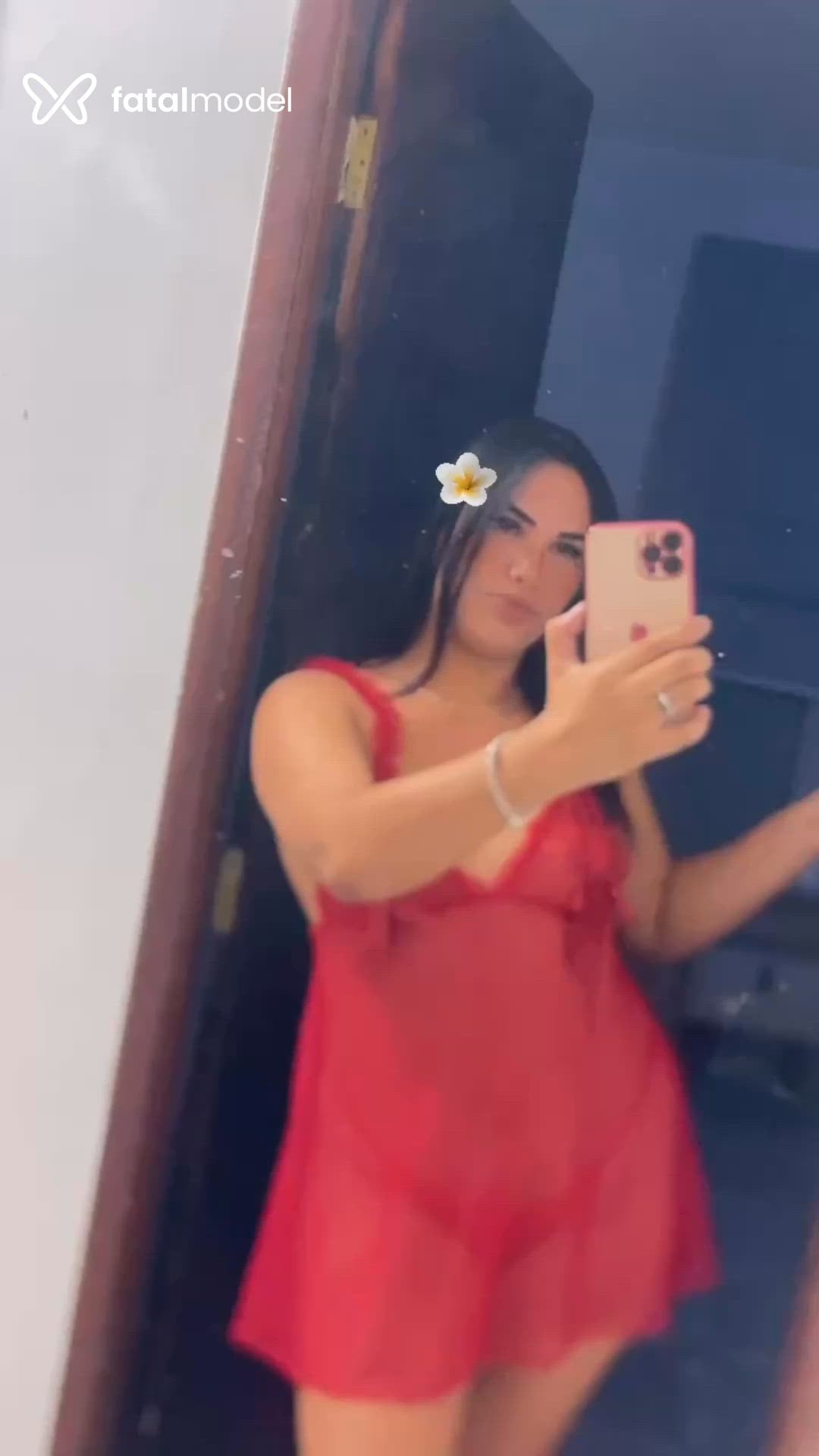 Acompanhante mulher morena (o) de olhos pretos - Maitê