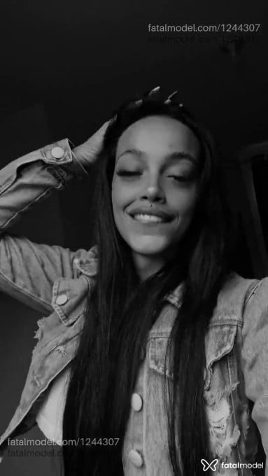 Acompanhante mulher morena (o) de olhos castanhos - Yasmin Dalla Costa