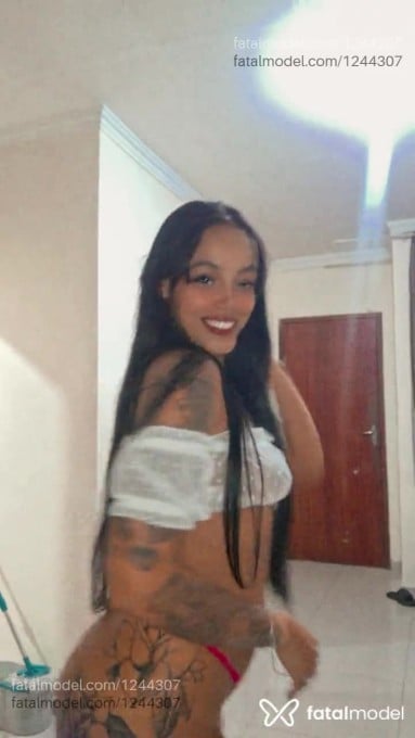 Acompanhante mulher morena (o) de olhos castanhos - Yasmin Dalla Costa Acompanhante mulher morena (o) de olhos castanhos - Yasmin Dalla Costa