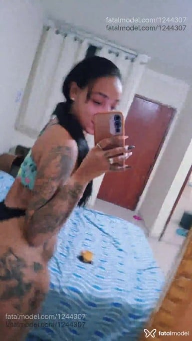 Acompanhante mulher morena (o) de olhos castanhos - Yasmin Dalla Costa Acompanhante mulher morena (o) de olhos castanhos - Yasmin Dalla Costa