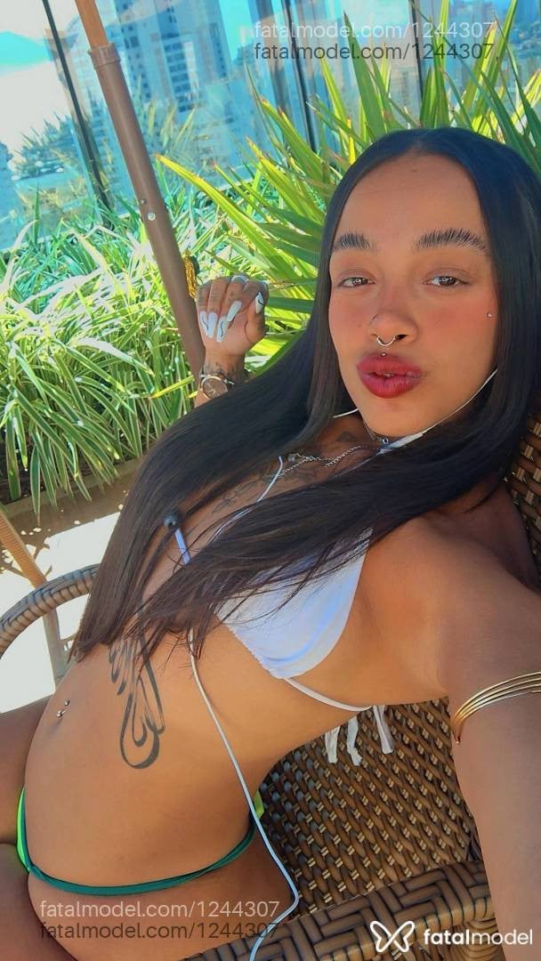 Acompanhante mulher morena (o) de olhos castanhos - Yasmin Dalla Costa