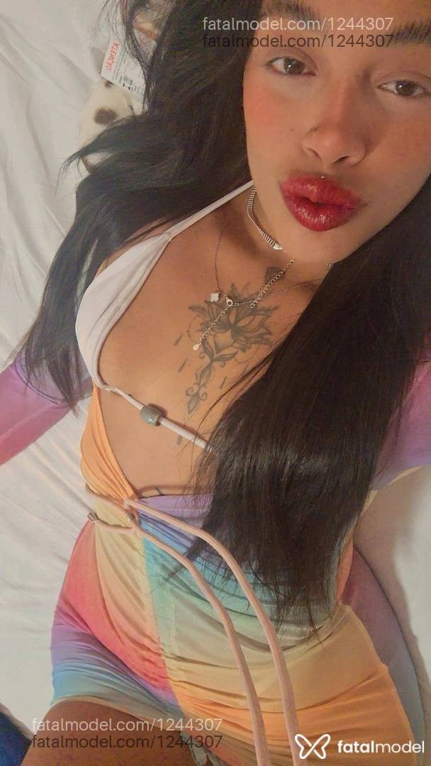 Acompanhante mulher morena (o) de olhos castanhos - Yasmin Dalla Costa