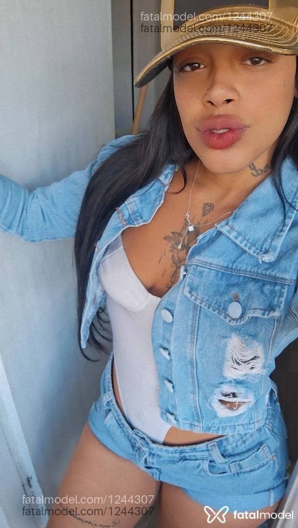 Acompanhante mulher morena (o) de olhos castanhos - Yasmin Dalla Costa Acompanhante mulher morena (o) de olhos castanhos - Yasmin Dalla Costa