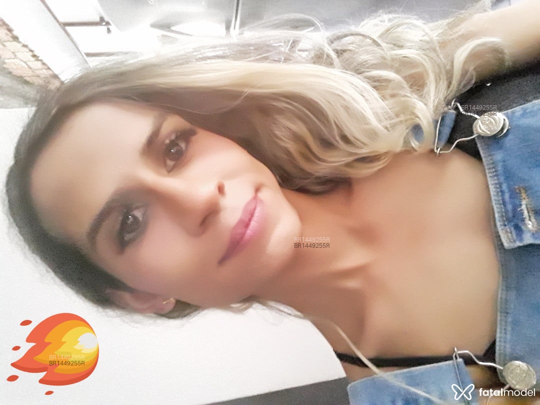 Acompanhante travesti morena (o) de olhos castanhos em Brasília - Carla Joziane