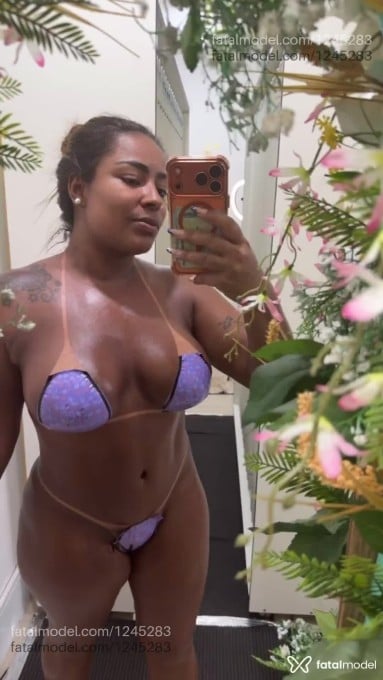 Acompanhante mulher com cabelo castanho de olhos pretos em Ilhabela - Gaby Freitas