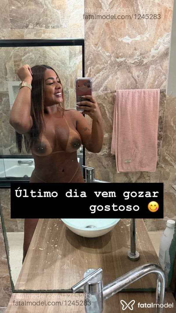Acompanhante mulher com cabelo castanho de olhos pretos - Gaby Freitas