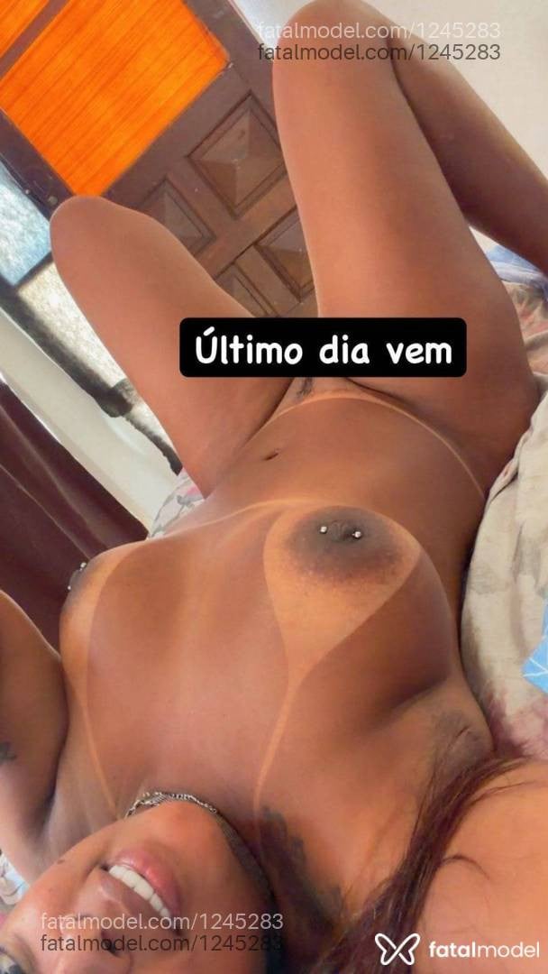 Acompanhante mulher com cabelo castanho de olhos pretos - Gaby Freitas