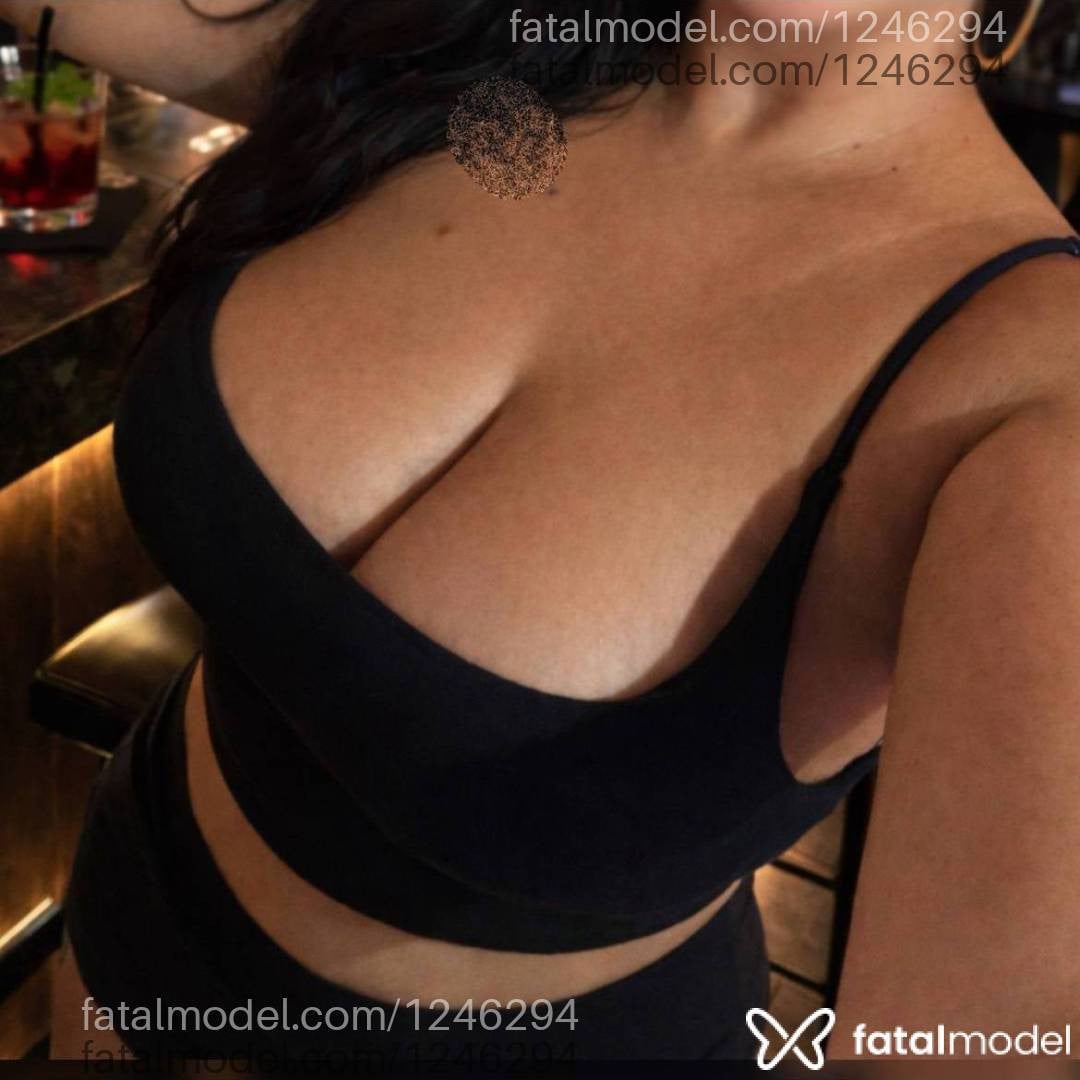Acompanhante mulher morena (o) de olhos castanhos - Melissa