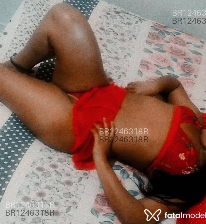 Acompanhante mulher com cabelo castanho de olhos pretos em Itumbiara Acompanhante mulher com cabelo castanho de olhos pretos em Itumbiara - Rafhaella