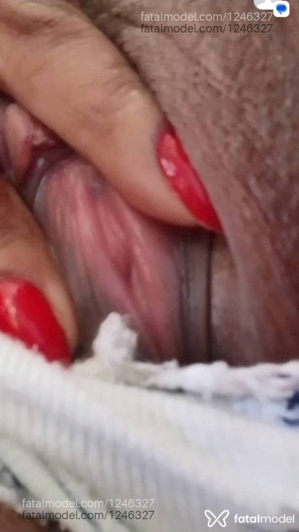 Acompanhante mulher com cabelo castanho de olhos pretos em Viamão - Yasmin