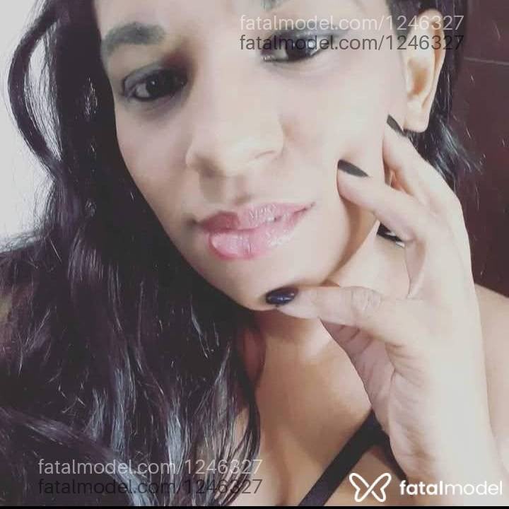 Acompanhante mulher com cabelo castanho de olhos pretos - Yasmin
