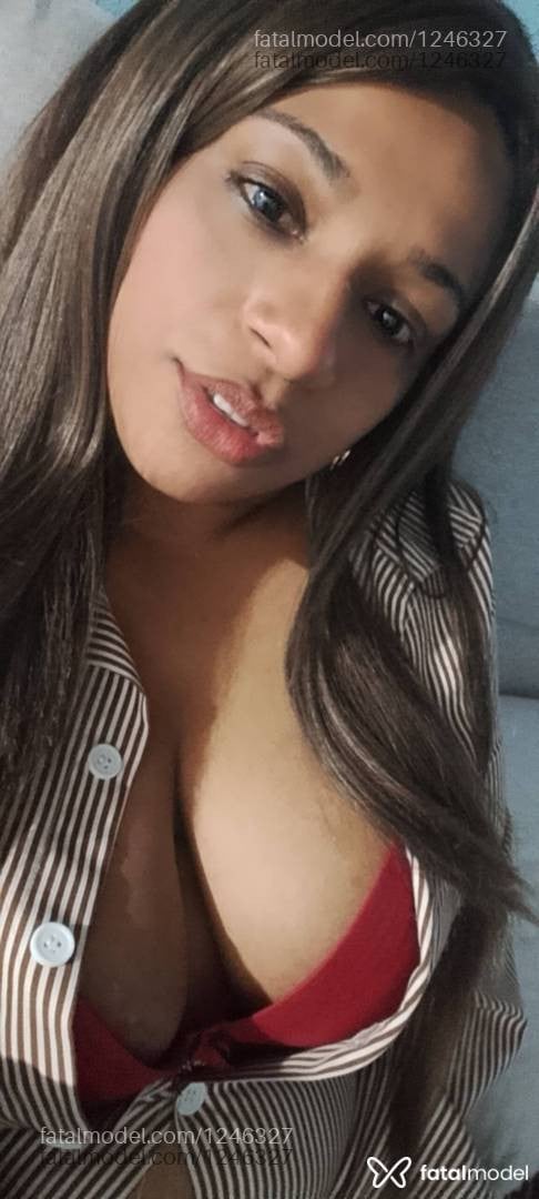 Acompanhante mulher com cabelo castanho de olhos pretos em Viamão - Yasmin