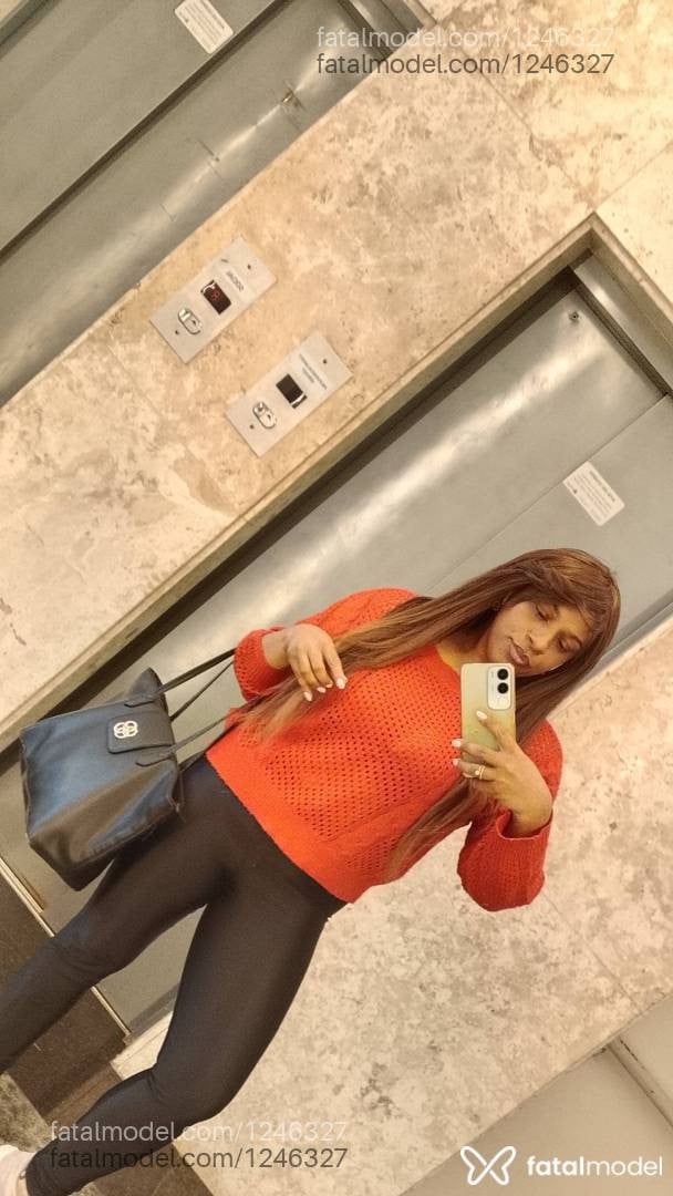 Acompanhante mulher com cabelo castanho de olhos pretos - Yasmin