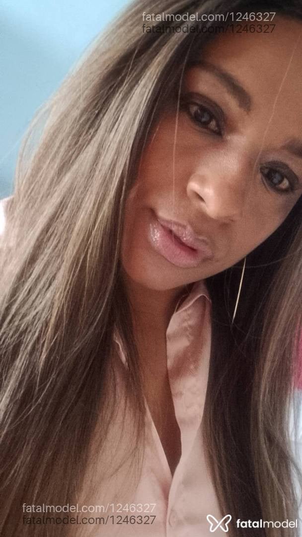 Acompanhante mulher com cabelo castanho de olhos pretos - Yasmin