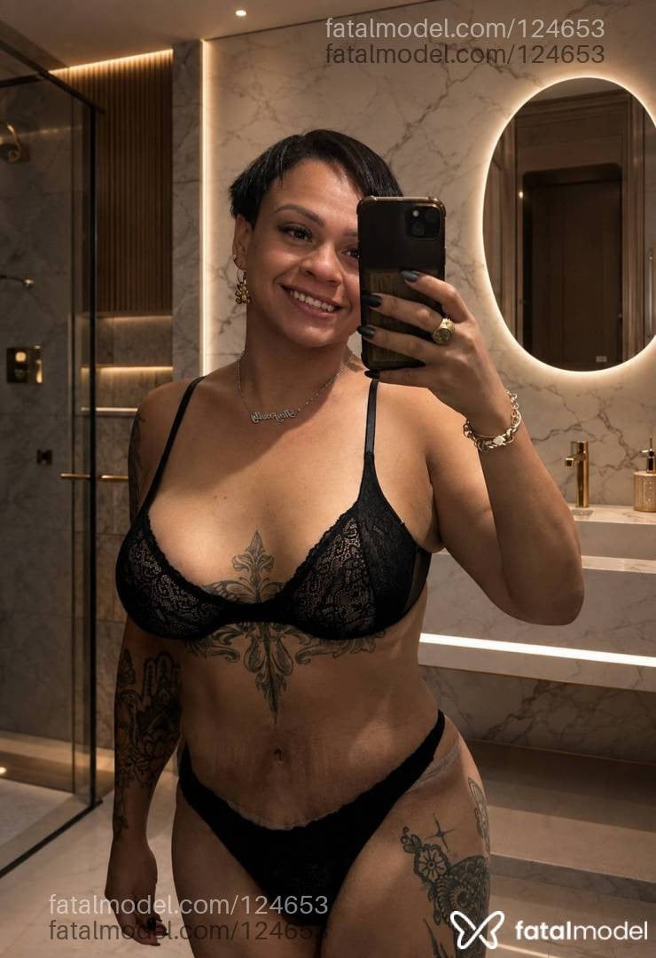 Acompanhante mulher trans loira (o) de olhos castanhos - Penélope