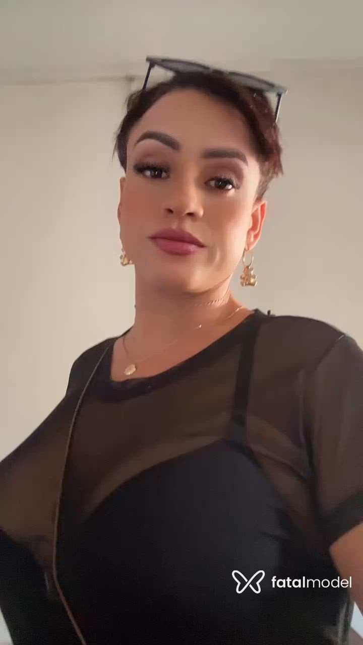 Acompanhante mulher trans loira (o) de olhos castanhos - Penélope
