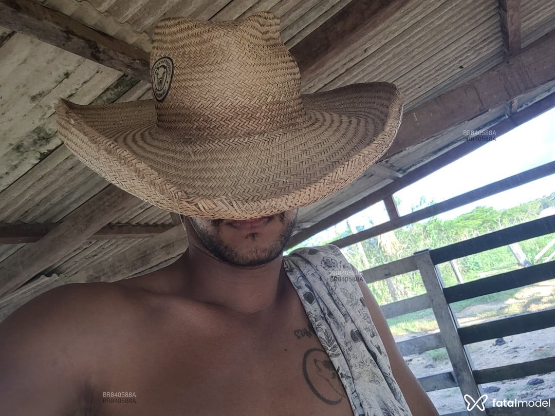 Acompanhante homem morena (o) de olhos pretos - Sena