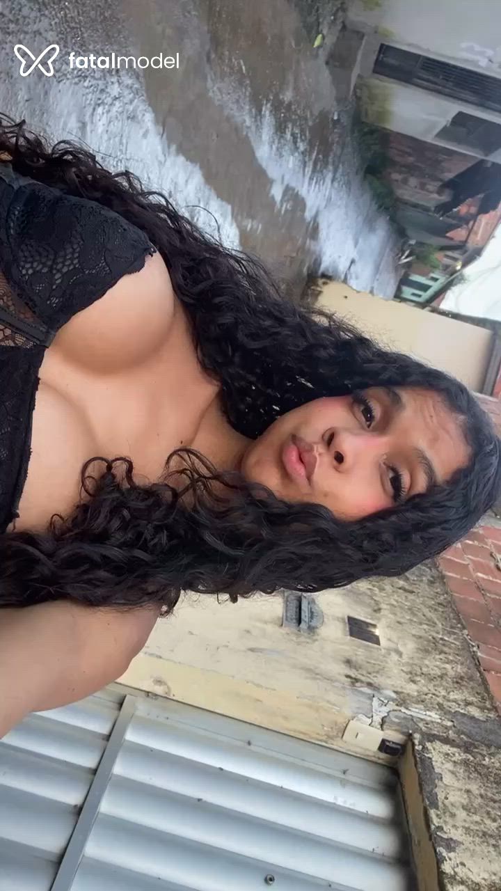 Acompanhante mulher trans morena (o) de olhos pretos - Debora Cardoso