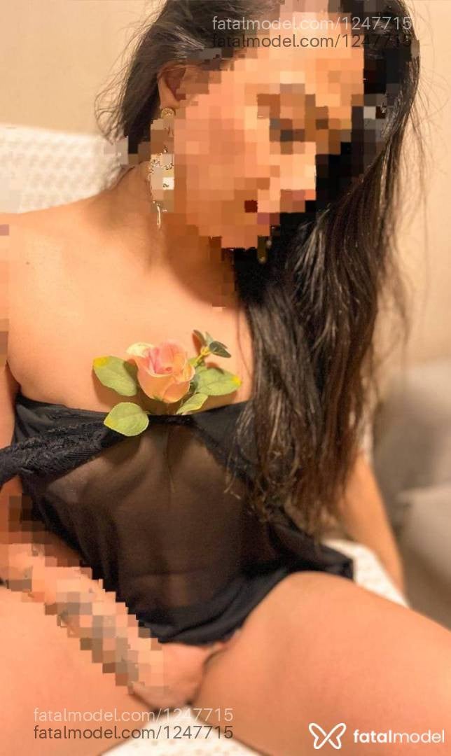 Acompanhante mulher com cabelo castanho de olhos mel em Camboriú Acompanhante mulher com cabelo castanho de olhos mel em Camboriú - Karol Maia