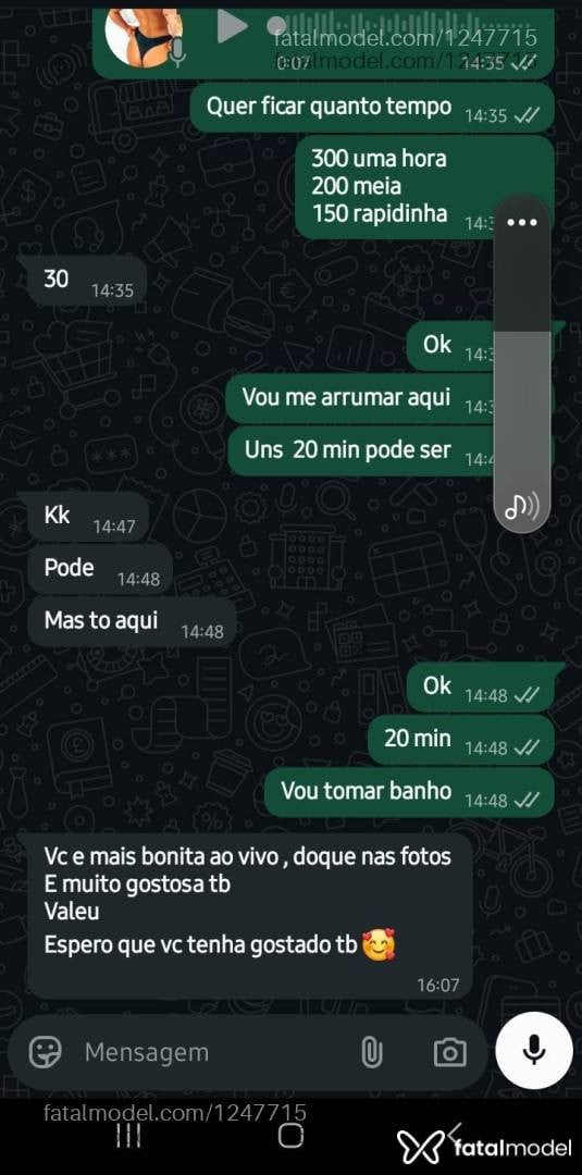 Acompanhante mulher com cabelo castanho de olhos mel em Camboriú Acompanhante mulher com cabelo castanho de olhos mel em Camboriú - Karol Maia