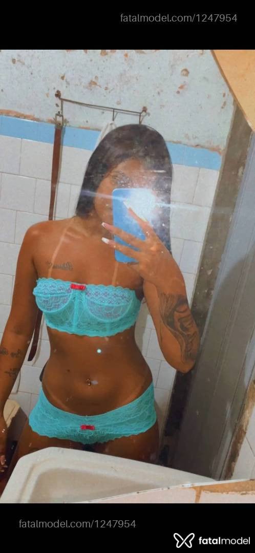 Acompanhante mulher morena (o) de olhos castanhos - Myaah