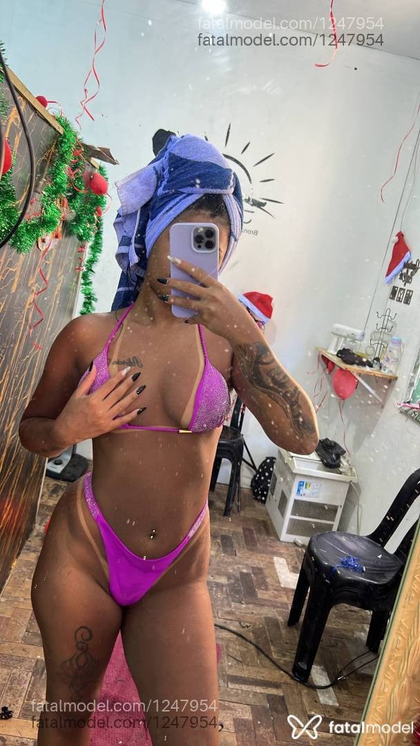 Acompanhante mulher morena (o) de olhos castanhos - Myaah