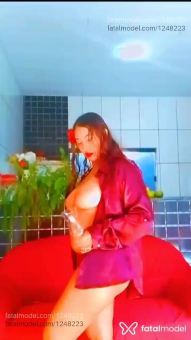 Acompanhante mulher ruiva (o) de olhos castanhos em Patos de Minas Acompanhante mulher ruiva (o) de olhos castanhos em Patos de Minas - Letícia