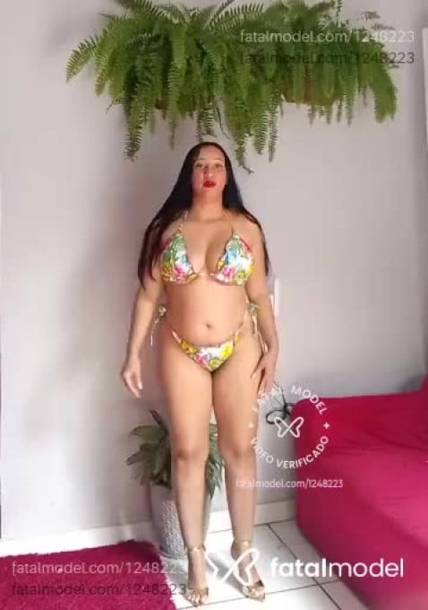 Acompanhante mulher ruiva (o) de olhos castanhos - Letícia