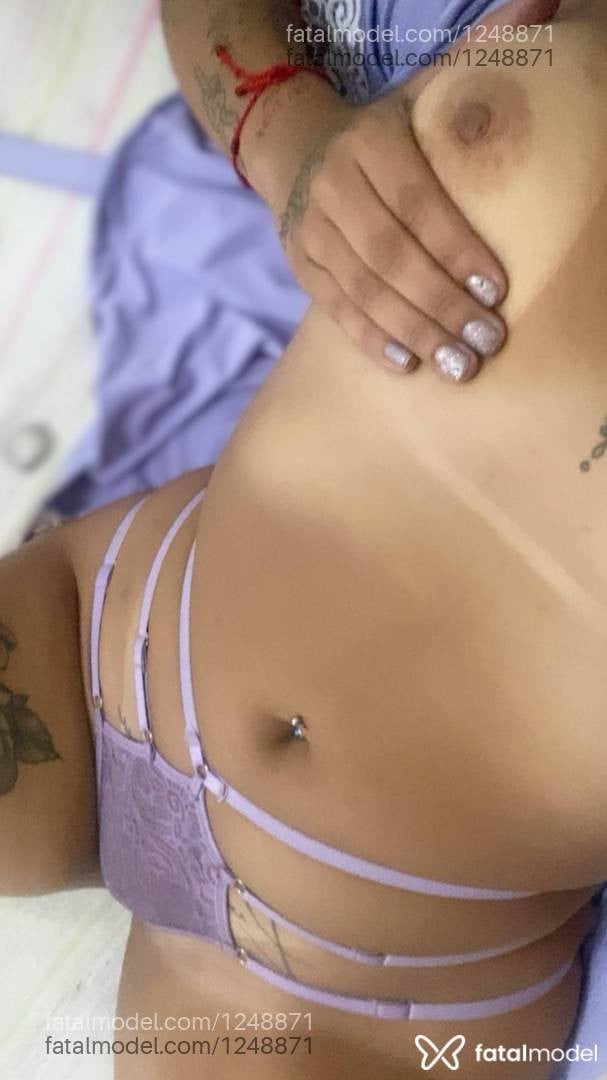 Acompanhante mulher com cabelo castanho de olhos castanhos - Alice