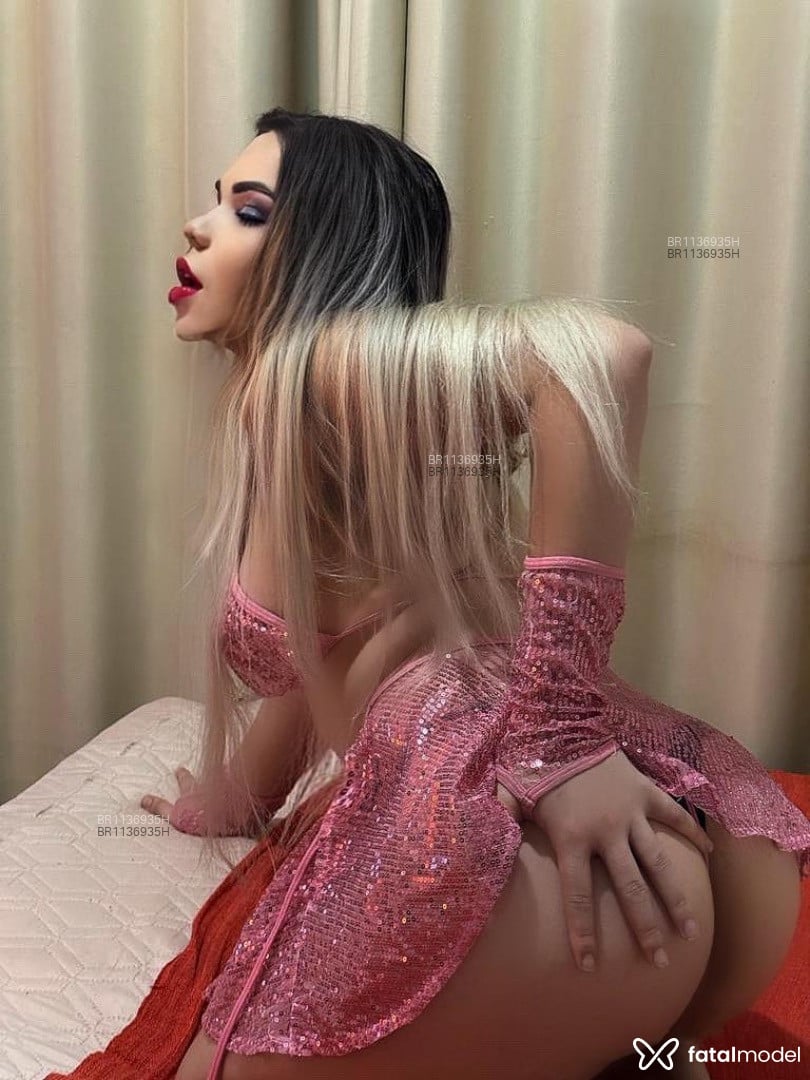 Acompanhante travesti loira (o) de olhos azuis em Ponta Grossa - Angel Lavinia