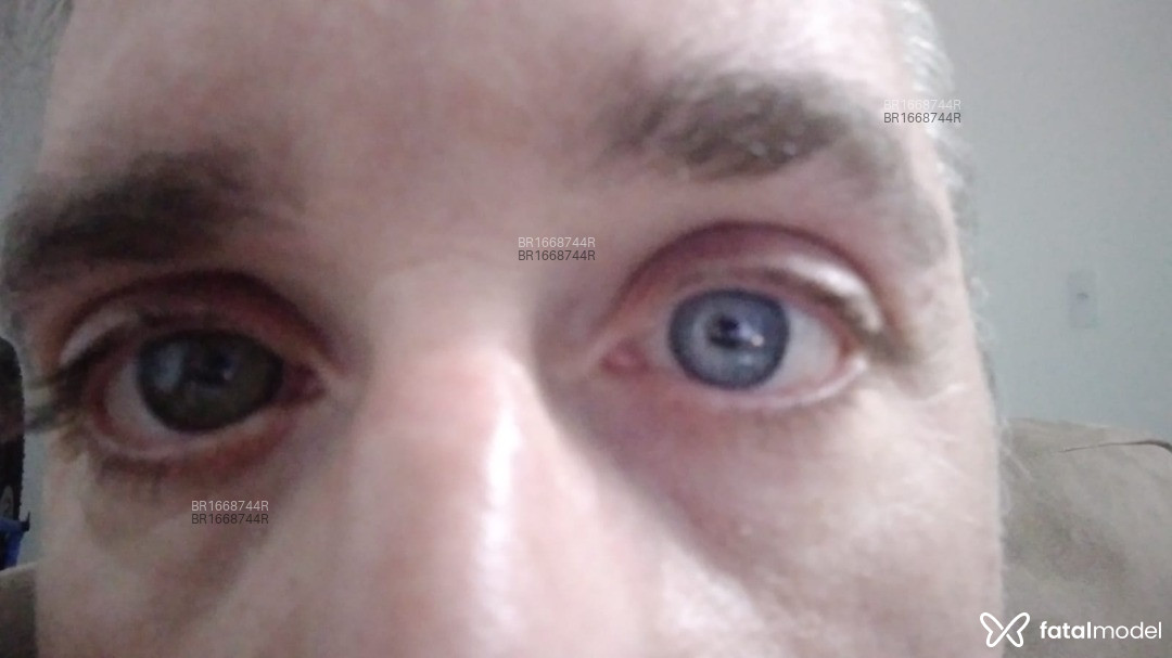 Acompanhante homem com cabelo castanho de olhos azuis - RICARDO SIMPRAO