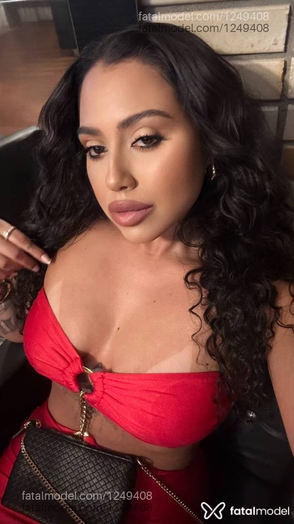 Acompanhante mulher morena (o) de olhos pretos - Mia