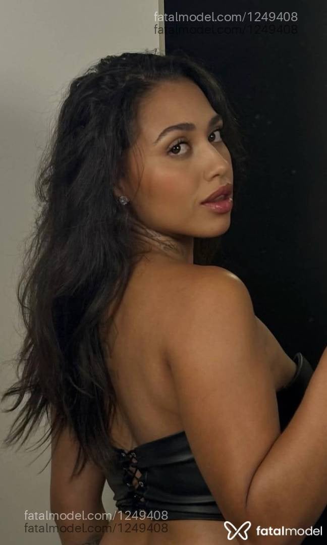 Acompanhante mulher morena (o) de olhos pretos em Balneário Camboriú - Mia