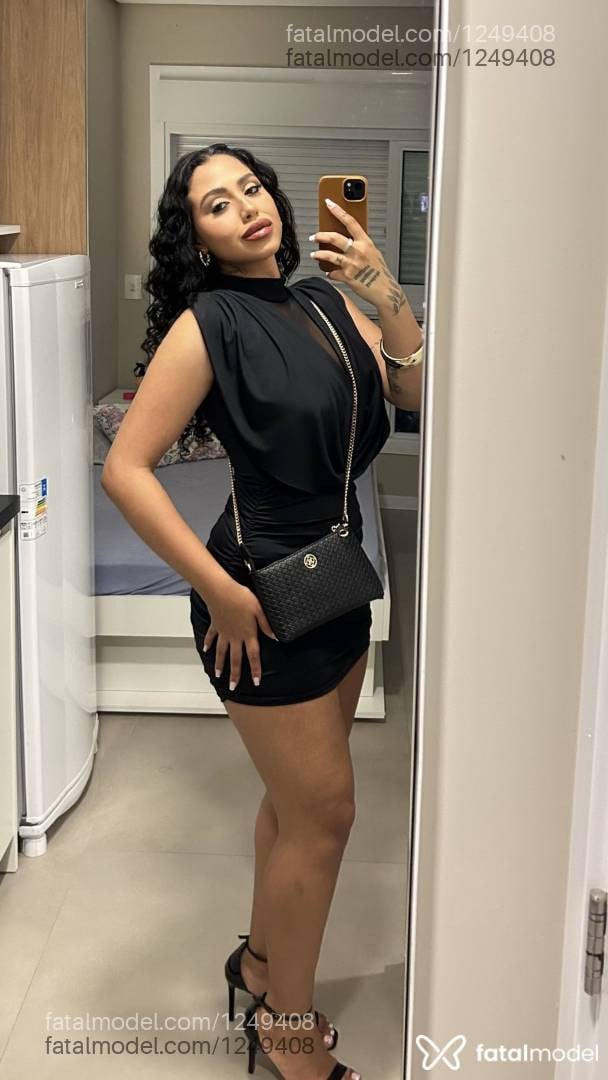 Acompanhante mulher morena (o) de olhos pretos - Mia