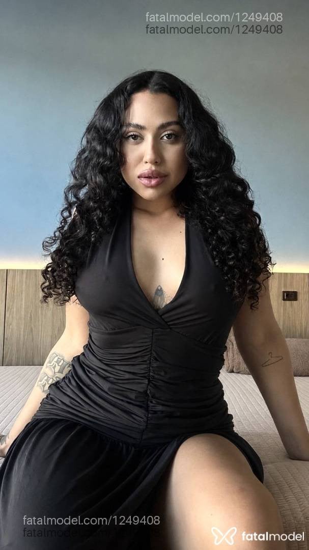 Acompanhante mulher morena (o) de olhos pretos - Mia