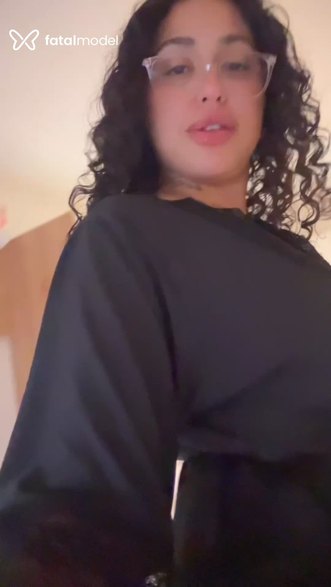 Acompanhante mulher morena (o) de olhos pretos em Balneário Camboriú Acompanhante mulher morena (o) de olhos pretos em Balneário Camboriú - Mia