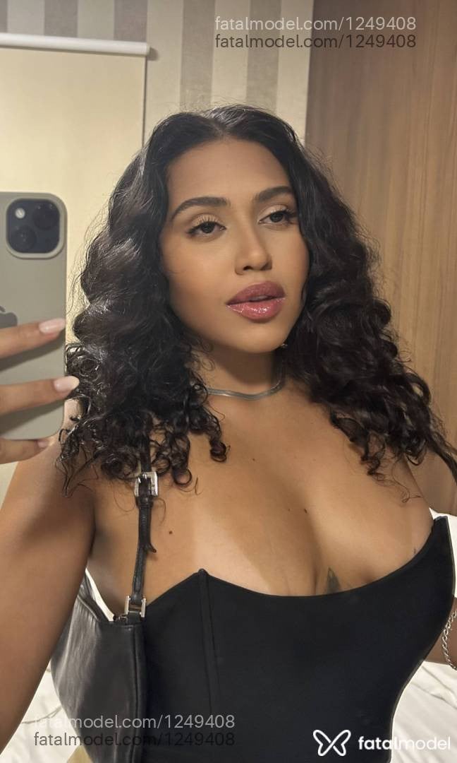 Acompanhante mulher morena (o) de olhos pretos em Balneário Camboriú - Mia