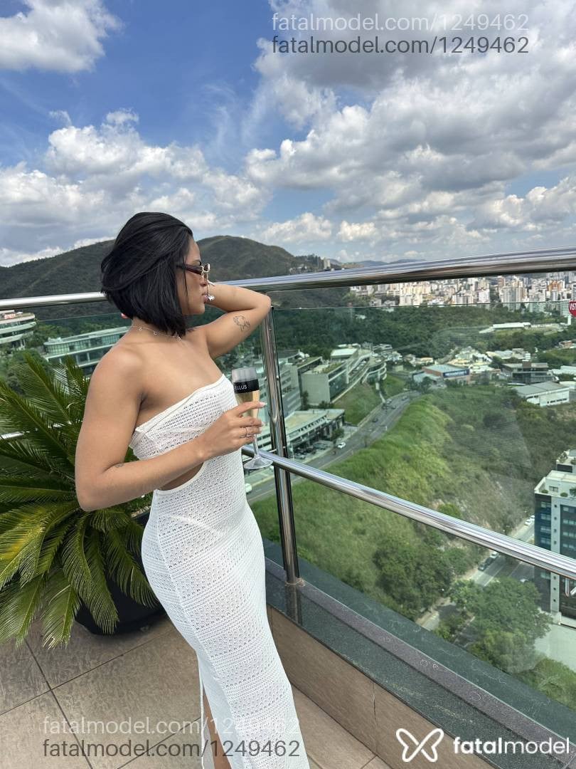 Acompanhante mulher morena (o) de olhos castanhos - Isabella