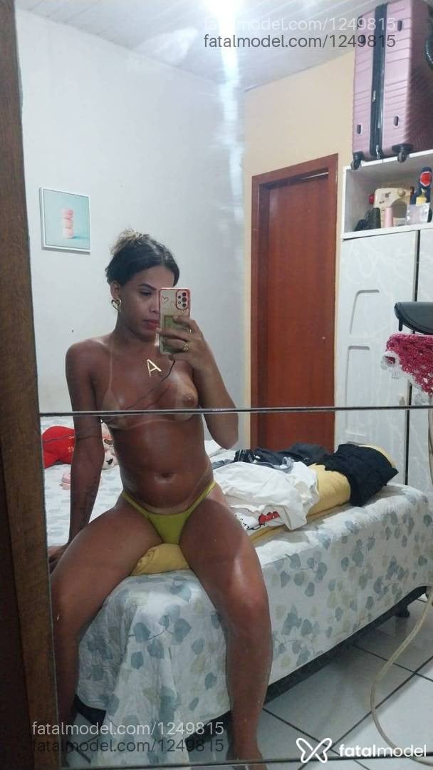 Acompanhante mulher trans loira (o) de olhos castanhos - Beatriz Marques