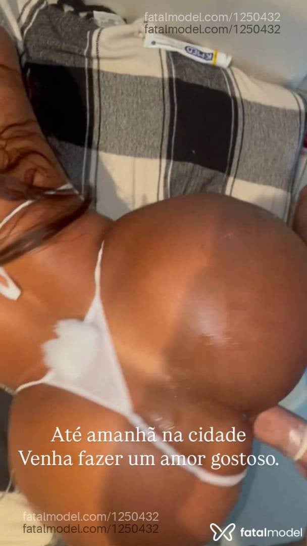 Acompanhante mulher com cabelo castanho de olhos castanhos - Ingrid Chagass