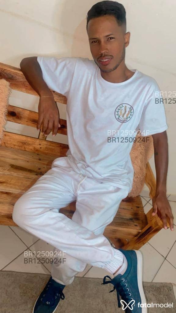 Acompanhante homem trans sem cabelo de olhos castanhos em Montes Claros - MASSAGEM TÂNTRICA