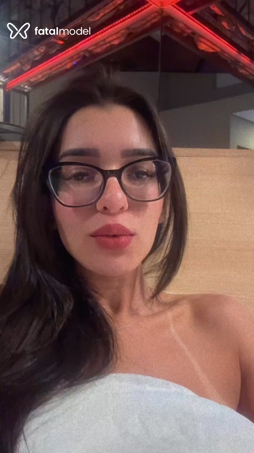Acompanhante mulher morena (o) de olhos castanhos - Anne Gabriela